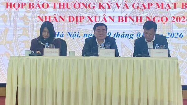 Thứ trưởng Bộ Công Thương Nguyễn Sinh Nhật Tân chủ trì buổi họp báo - Sputnik Việt Nam