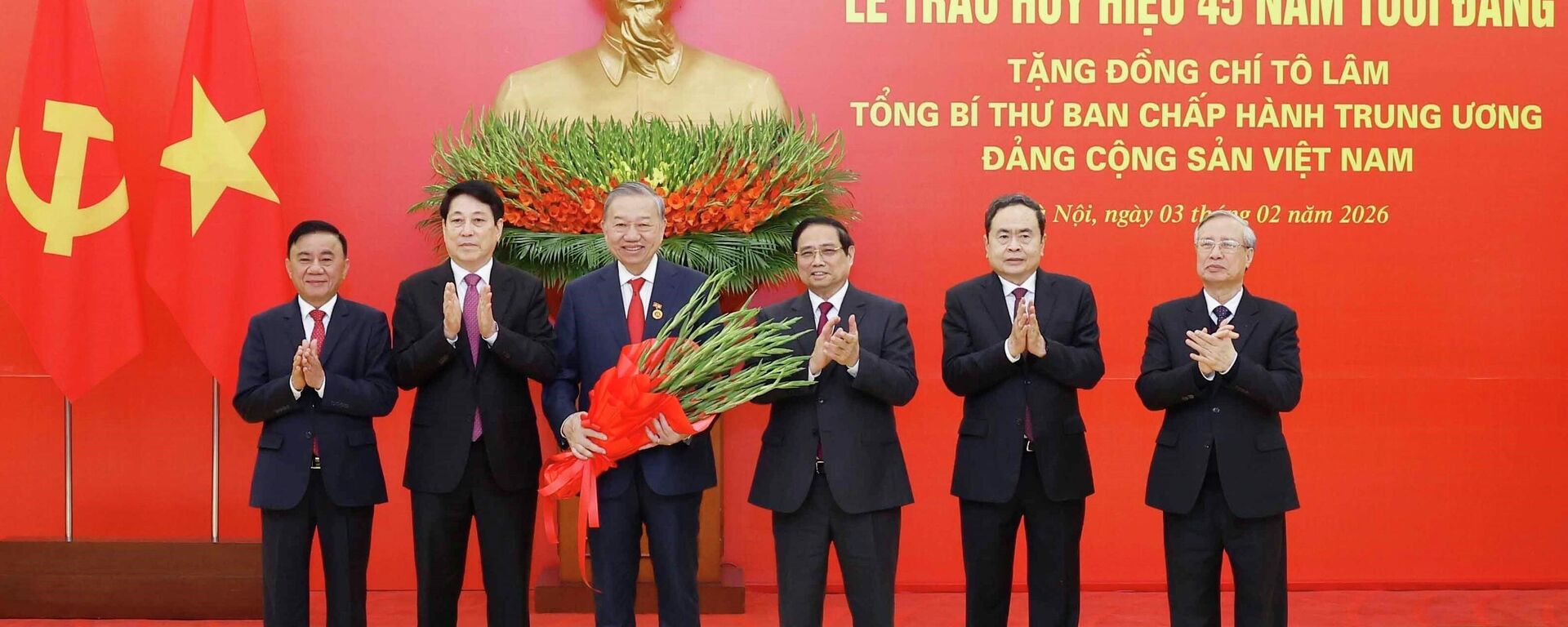Lễ trao Huy hiệu 45 năm tuổi Đảng tặng Tổng Bí thư Tô Lâm - Sputnik Việt Nam, 1920, 03.02.2026