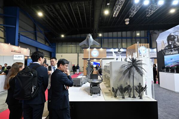 Gian trưng bày của Shield AI tại Triển lãm Công nghiệp Hàng không Singapore - Sputnik Việt Nam