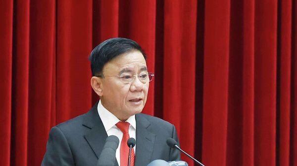 Đồng chí Trần Cẩm Tú, Uỷ viên Bộ Chính trị, Thường trực Ban Bí thư báo cáo nhanh kết quả Đại hội XIV của Đảng. - Sputnik Việt Nam