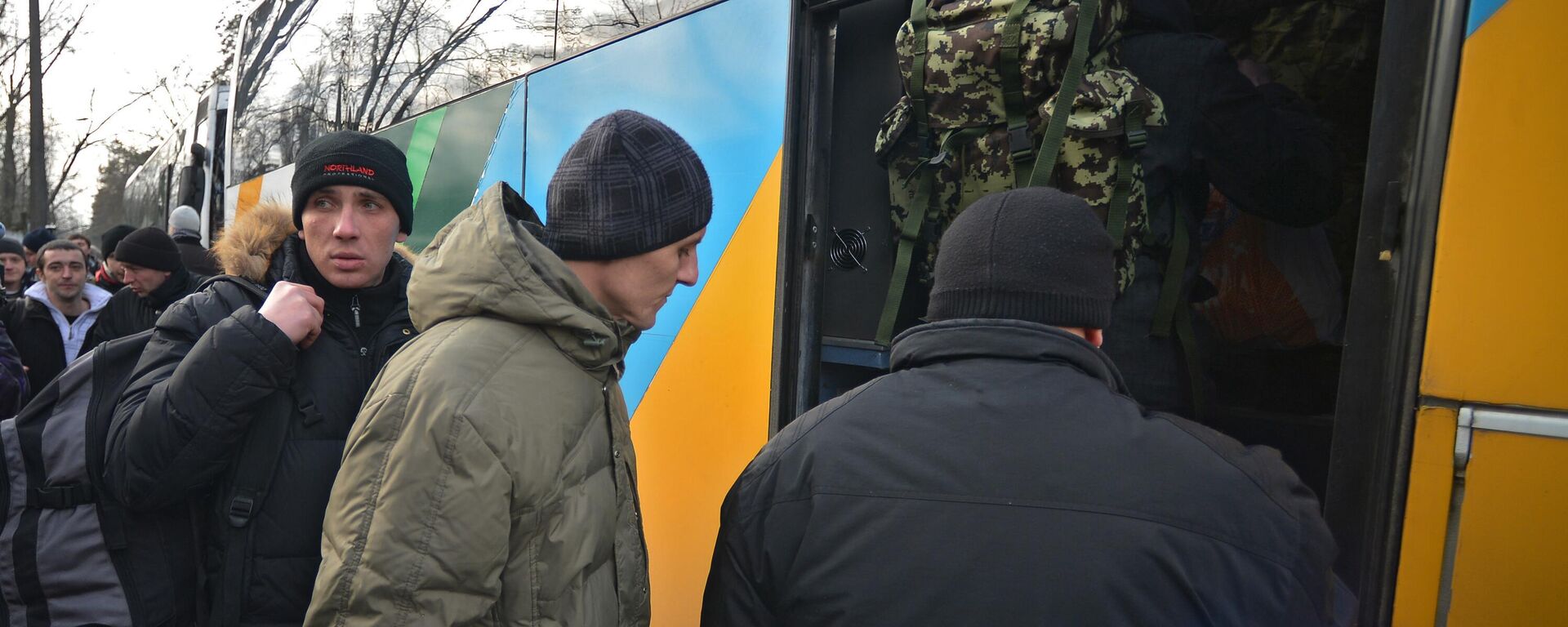 Những tân binh gia nhập quân đội Ukraina tại một trạm tuyển quân ở Kiev - Sputnik Việt Nam, 1920, 05.02.2026