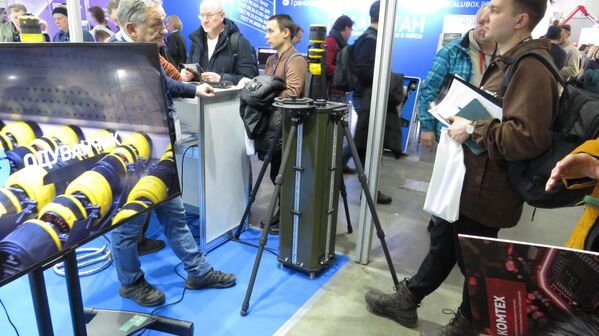 Thùng chứa vận chuyển và phóng máy bay không người lái đồng trục TPK-1000 Ampel - một sản phẩm khác của ATRI. - Sputnik Việt Nam