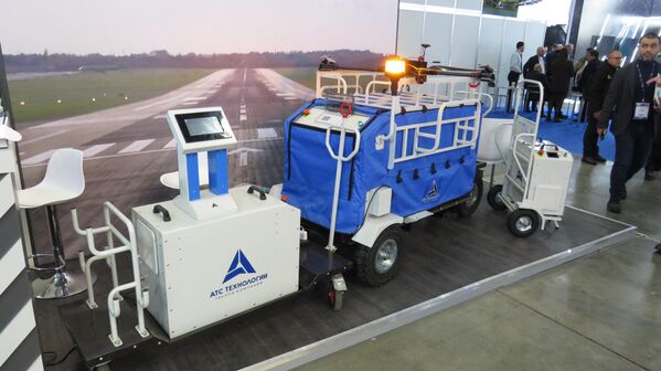 Nguồn điện dự phòng cho máy bay từ lưới điện sân bay được sản xuất bởi công ty ATS Technologies của Nga. - Sputnik Việt Nam