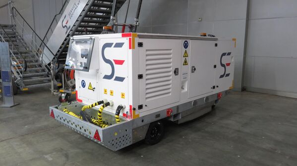 Nguồn điện ngoài bằng diesel cho máy bay do UTG Service Equipment sản xuất. - Sputnik Việt Nam