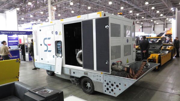 Hệ thống khởi động động cơ máy bay trên mặt đất do UTG Service Equipment sản xuất. - Sputnik Việt Nam