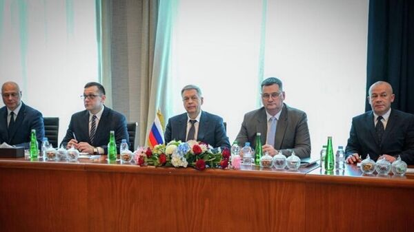 Cuộc đàm phán giữa các đại diện của Nga, Hoa Kỳ và Ukraina tại Abu Dhabi. - Sputnik Việt Nam