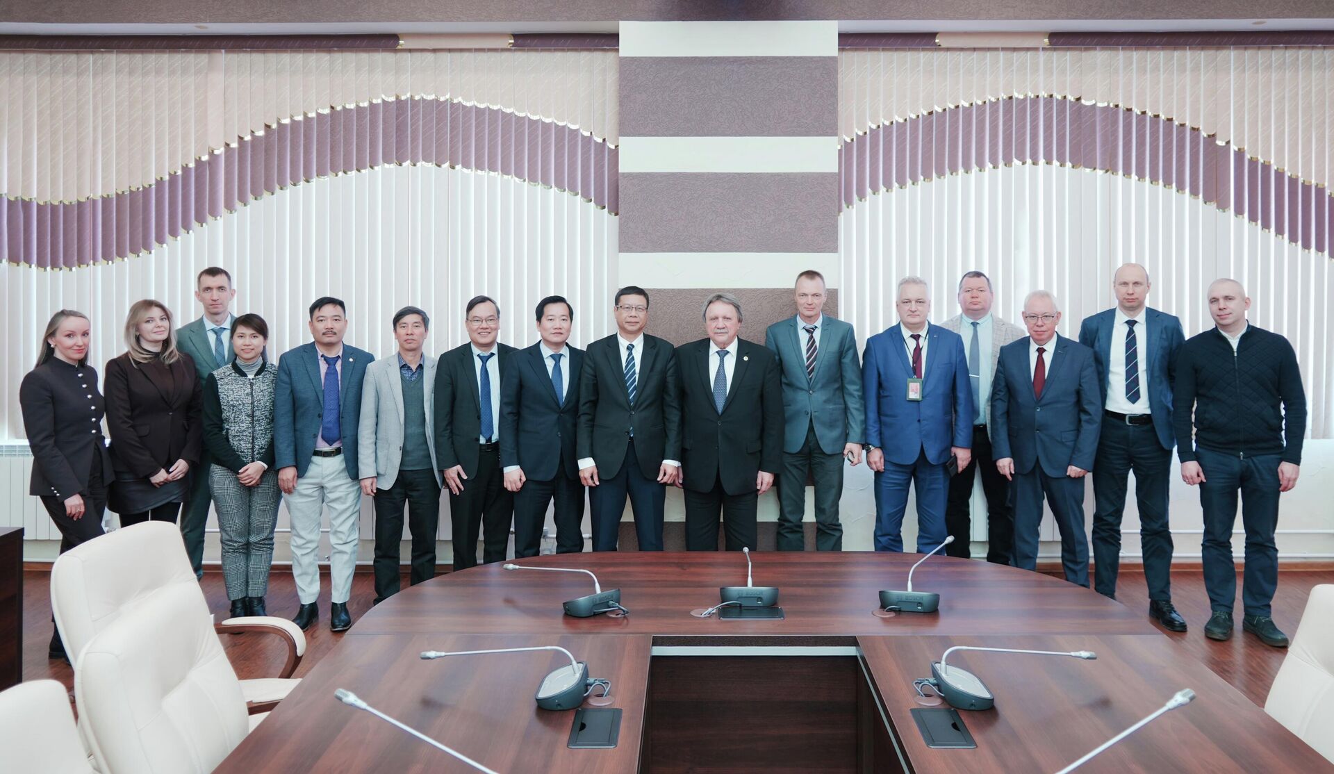 Đoàn đại biểu Việt Nam tham quan thành tựu của Nga tại Nhà máy điện hạt nhân Leningrad - Sputnik Việt Nam, 1920, 05.02.2026