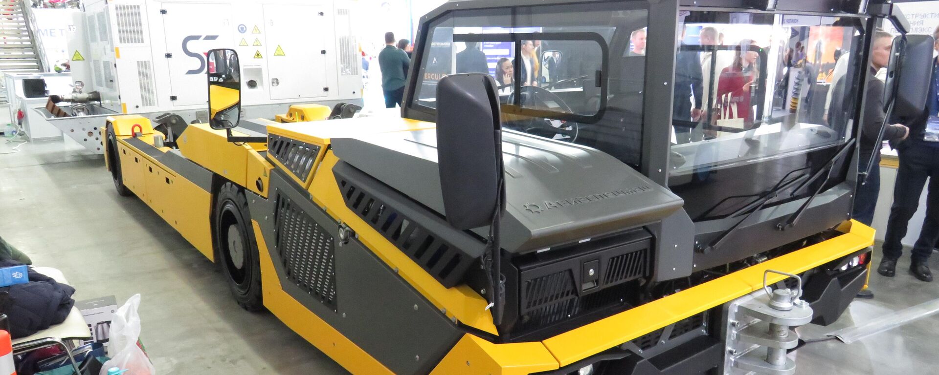 Xe kéo sân bay Hercules - Sputnik Việt Nam, 1920, 09.02.2026