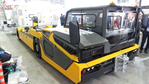 Xe kéo sân bay Hercules - Sputnik Việt Nam