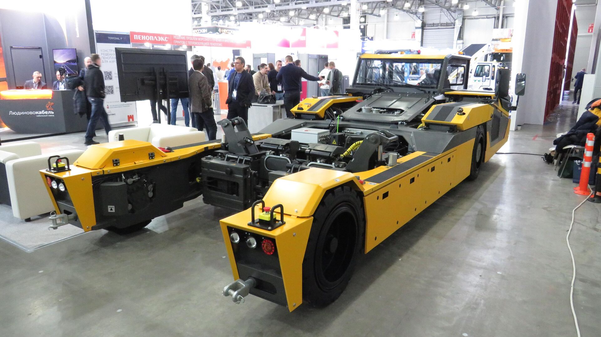 Xe kéo sân bay Hercules - Sputnik Việt Nam, 1920, 09.02.2026