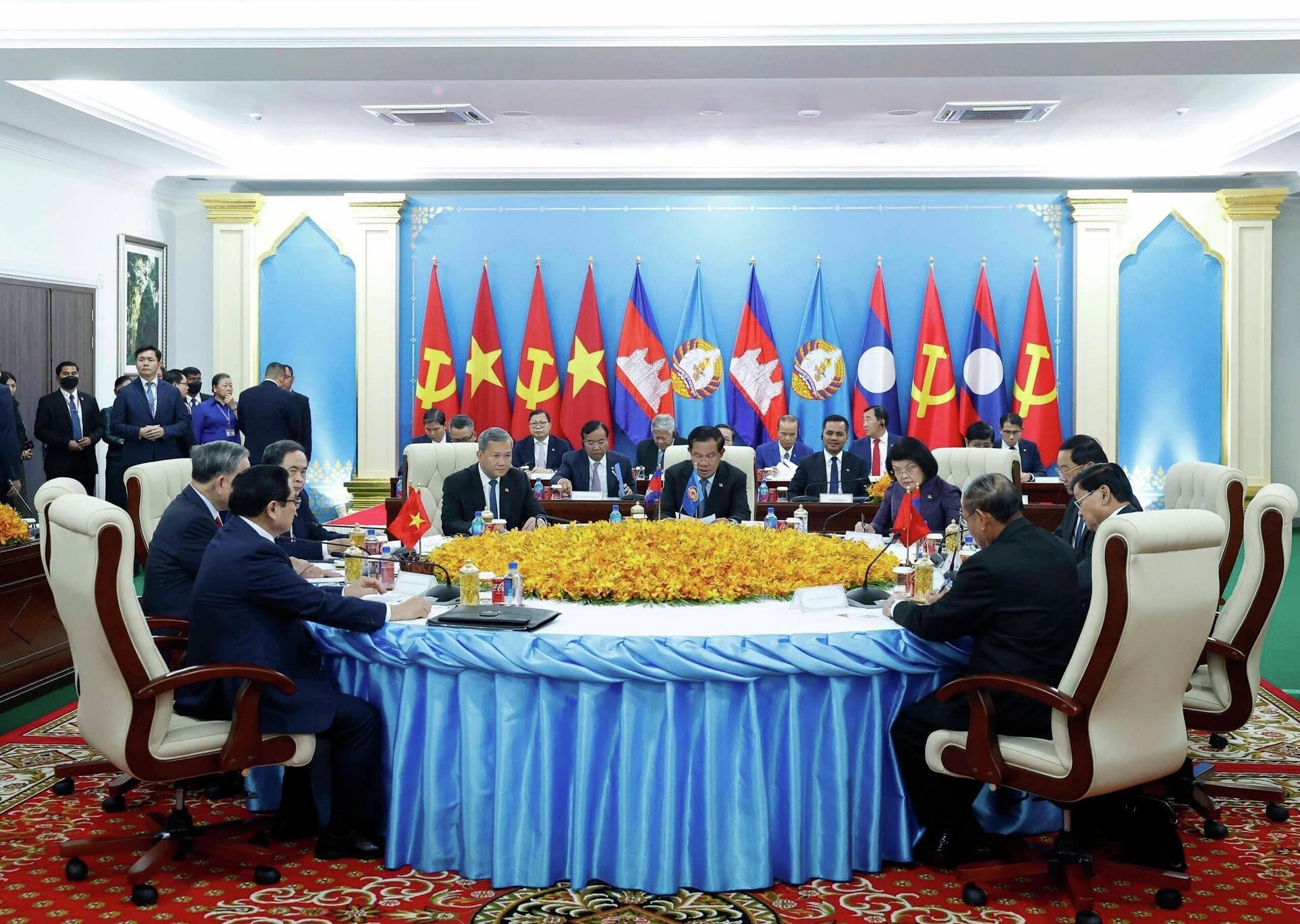 Cuộc gặp cấp cao giữa 3 đảng: Đảng Nhân dân Campuchia, Đảng Cộng sản Việt Nam và Đảng Nhân dân Cách mạng Lào.  - Sputnik Việt Nam, 1920, 06.02.2026