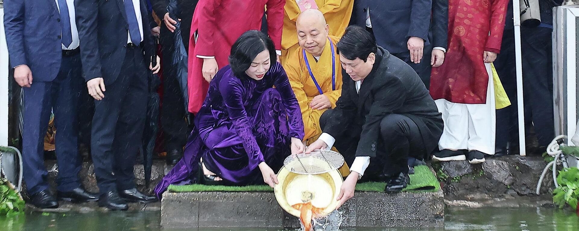 Chủ tịch nước Lương Cường thả cá chép tiễn ông Công, ông Táo - Sputnik Việt Nam, 1920, 08.02.2026