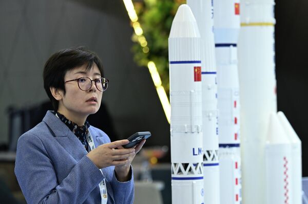 Các mô hình tên lửa đẩy của Trung Quốc tại Triển lãm Quốc phòng Thế giới World Defence Show (WDS-2026) ở Riyadh - Sputnik Việt Nam