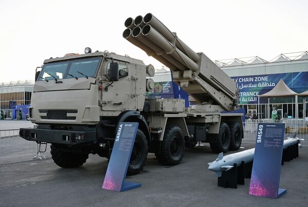 Hệ thống tên lửa phóng loạt phản lực "Sarma" trong khu trưng bày của Nga tại Triển lãm Quốc phòng Thế giới World Defence Show (WDS-2026) ở Riyadh - Sputnik Việt Nam