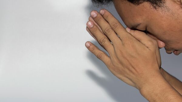 Người đàn ông xin lỗi. - Sputnik Việt Nam