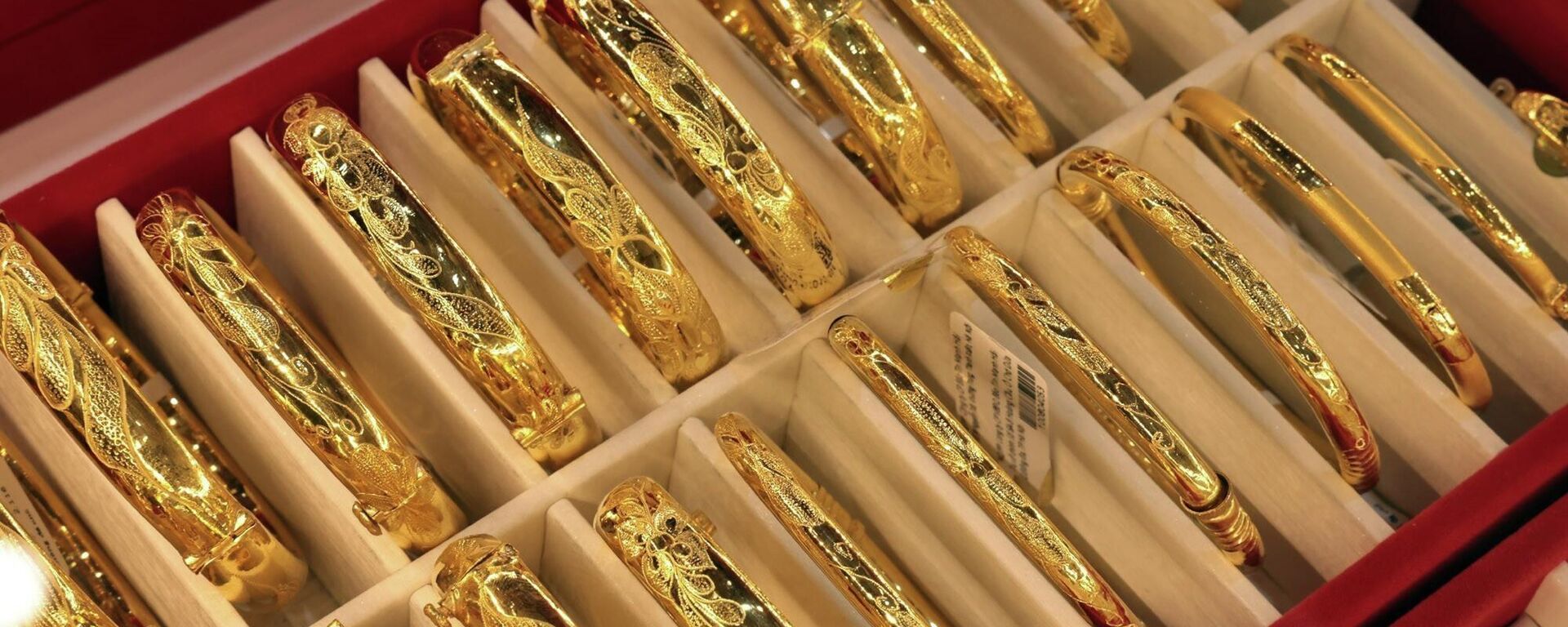 Vàng trang sức bày bán tại Công ty Bảo Tín Mạnh Hải - Sputnik Việt Nam, 1920, 09.02.2026