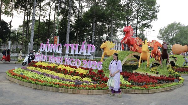 Tiểu cảnh “Mã đáo thành công” mang lại niềm tin cho người dân Đồng Tháp sau những vất vả, mệt nhọc lao động - Sputnik Việt Nam