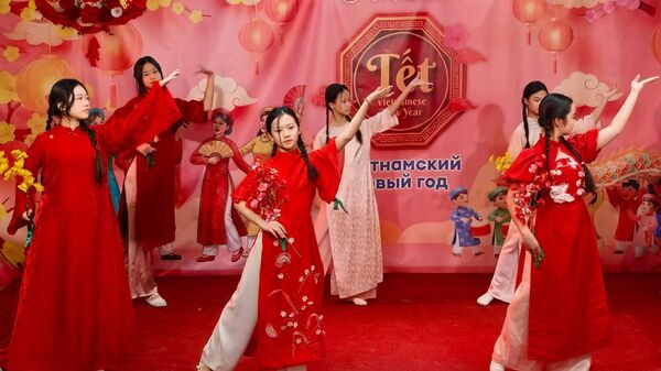 Vào ngày 14 và 15 tháng 2, tại Trung tâm Thương mại “Hà Nội-Moskva” đã diễn ra lễ hội chào mừng Tết - Sputnik Việt Nam