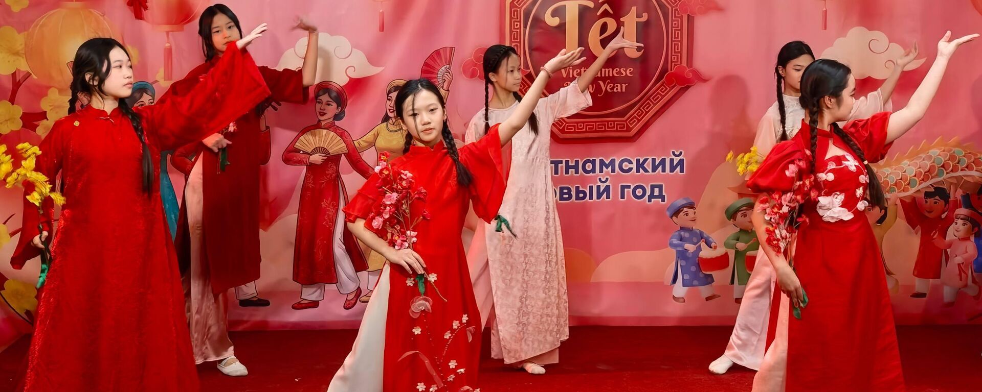 Vào ngày 14 và 15 tháng 2, tại Trung tâm Thương mại “Hà Nội-Moskva” đã diễn ra lễ hội chào mừng Tết - Sputnik Việt Nam, 1920, 16.02.2026