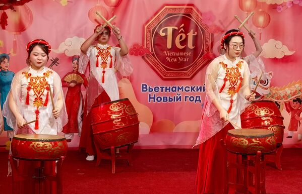 Vào ngày 14 và 15 tháng 2, tại Trung tâm Thương mại “Hà Nội-Moskva” đã diễn ra lễ hội chào mừng Tết - Sputnik Việt Nam