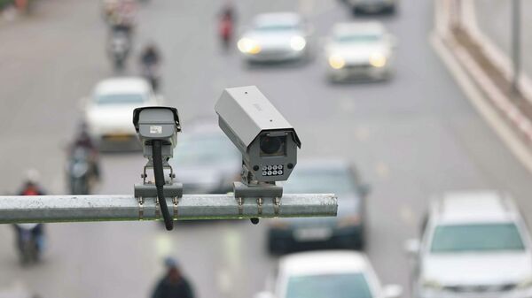 Hệ thống camera giám sát lắp đặt trên khắp tuyến phố góp phần điều tiết, đảm bảo an toàn giao thông - Sputnik Việt Nam