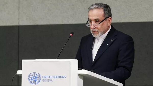 Ngoại trưởng Iran Abbas Araghchi phát biểu tại phiên họp đặc biệt của Hội nghị Giải trừ quân bị của Liên hợp quốc trong bối cảnh đàm phán Mỹ-Iran tại Geneva ngày 17 tháng 2 năm 2026. - Sputnik Việt Nam