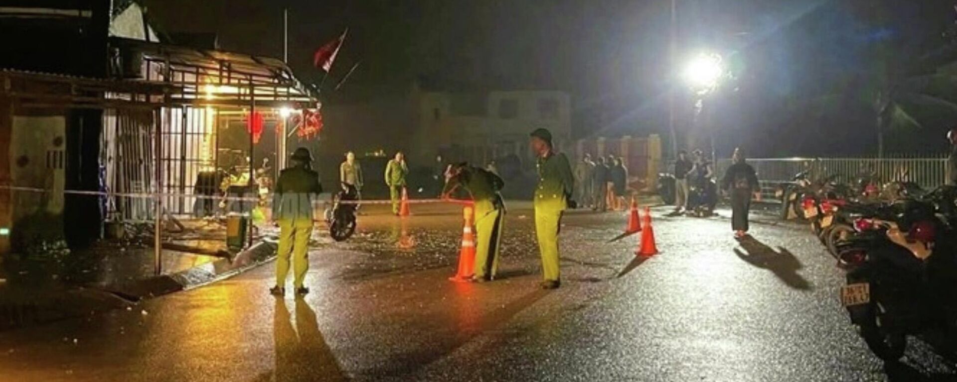 Công an khám nghiệm hiện trường vụ án. - Sputnik Việt Nam, 1920, 19.02.2026