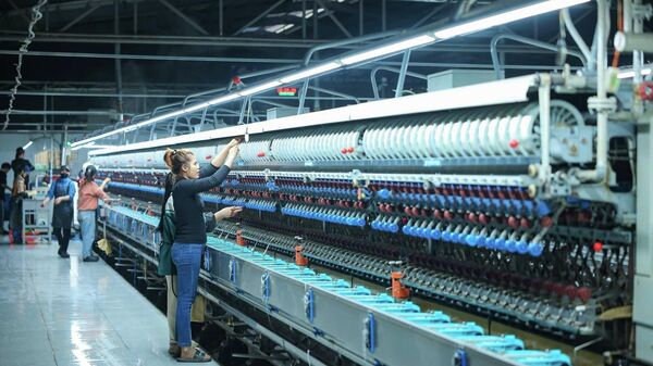 Dây chuyền ươm tơ hiện đại của nhà máy Công ty Cổ phần Dâu tằm tơ Yên Bái - Sputnik Việt Nam