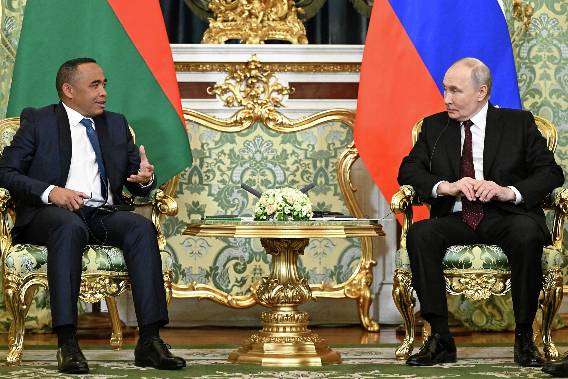 Cuộc gặp giữa Tổng thống Nga Vladimir Putin và Tổng thống Madagascar Michael Randrianirina - Sputnik Việt Nam, 1920, 19.02.2026