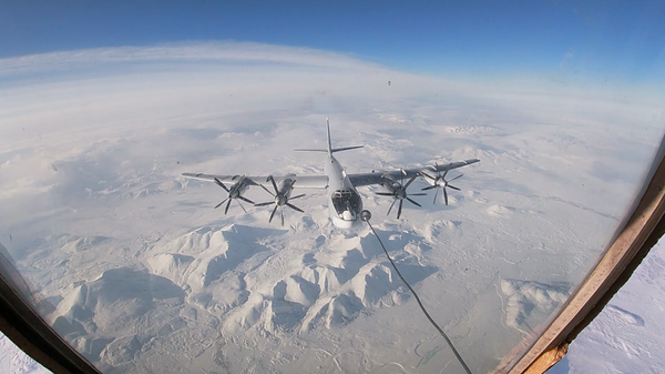 Máy bay ném bom chiến lược Tu-95MS của Nga hoàn thành chuyến bay theo lịch trình trên vùng biển trung lập của Biển Bering - Sputnik Việt Nam