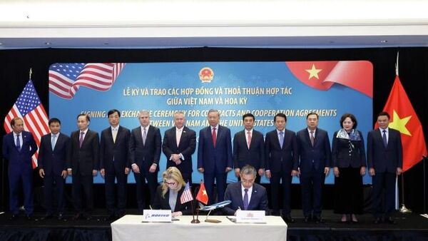 Vietnam Airlines ký thỏa thuận mua 50 tàu bay của Boeing trước sự chứng kiến của Tổng Bí thư Tô Lâm ngày 18/2 - Sputnik Việt Nam