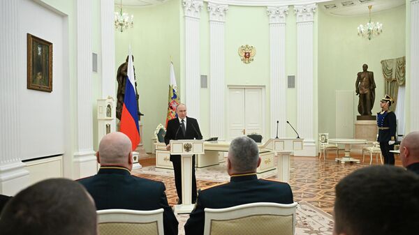 Tổng thống Nga Vladimir Putin phát biểu tại lễ trao giải thưởng cấp nhà nước cho các Anh hùng Nga nhân Ngày Bảo vệ Tổ quốc - Sputnik Việt Nam