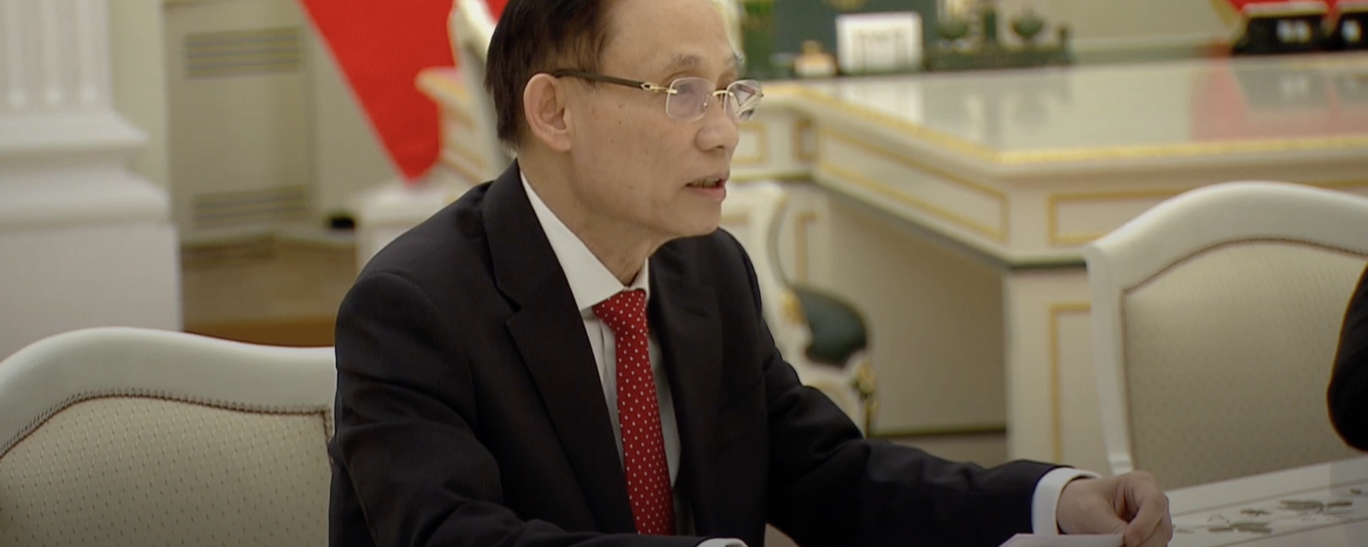 Tổng Bí thư Tô Lâm muốn nâng tầm quan hệ với Nga - Bộ trưởng Ngoại giao Việt Nam với Vladimir Putin - Sputnik Việt Nam, 1920, 24.02.2026