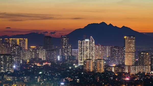 Toàn cảnh Hà Nội với tầm nhìn ra núi Ba Vì. - Sputnik Việt Nam