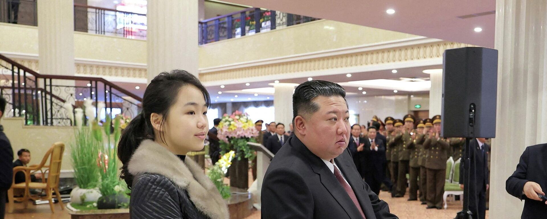 Nhà lãnh đạo Triều Tiên Kim Jong-un và con gái Kim Ju-ae - Sputnik Việt Nam, 1920, 26.02.2026