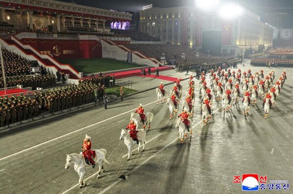 Khối kỵ binh diễu hành tại Bình Nhưỡng - Sputnik Việt Nam