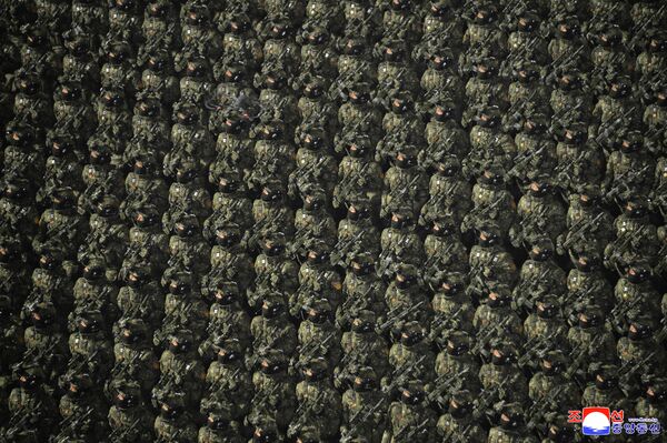 Các quân nhân tham gia cuộc duyệt binh nhân dịp Đại hội lần thứ IX của đảng Lao động Triều Tiên tại Bình Nhưỡng - Sputnik Việt Nam