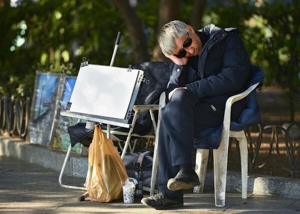 Nghệ sĩ đường phố trên bờ biển Yalta (Nga) - Sputnik Việt Nam