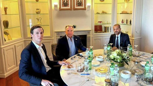 Bộ trưởng Ngoại giao Oman Badr Al-Busaidi tiến hành cuộc gặp với ông Steve Witkoff, Đặc phái viên Tổng thống Mỹ và ông Jared Kushner, con rể của Toingr thống Mỹ trong khuôn khổ các cuộc đàm phán giữa Iran và Mỹ tại Geneva - Sputnik Việt Nam