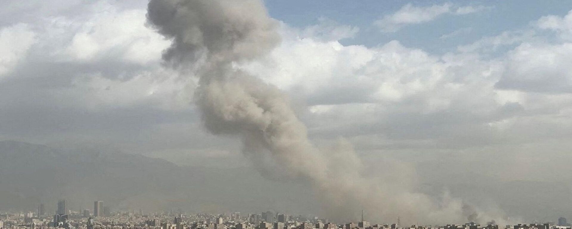 Israel giáng đòn tấn công Iran - Sputnik Việt Nam, 1920, 28.02.2026