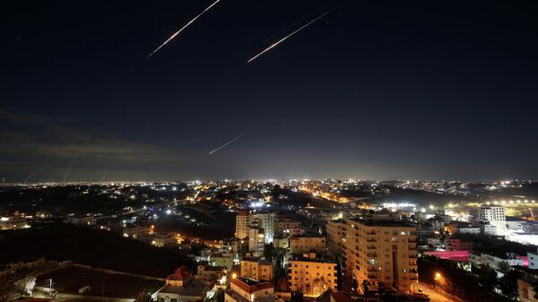 Iran tiếp tục các cuộc tấn công bằng tên lửa nhằm đáp trả các đòn không kích của Mỹ và Israel - Sputnik Việt Nam