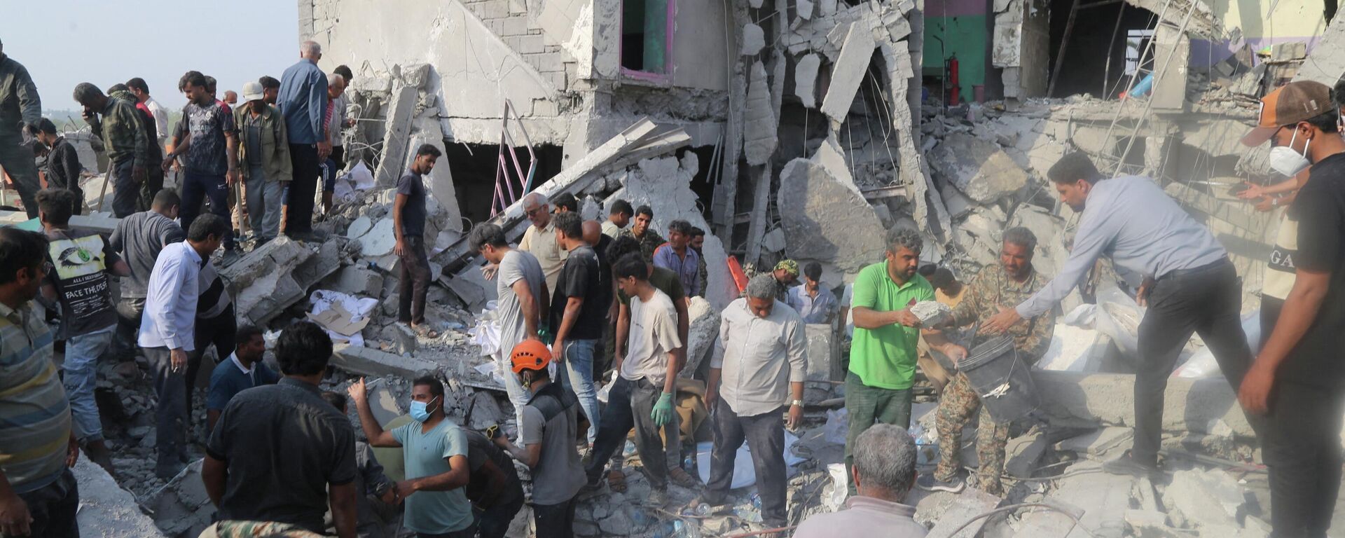 Hậu quả của cuộc không kích của Israel nhằm vào một trường học ở Minab (Iran) - Sputnik Việt Nam, 1920, 02.03.2026