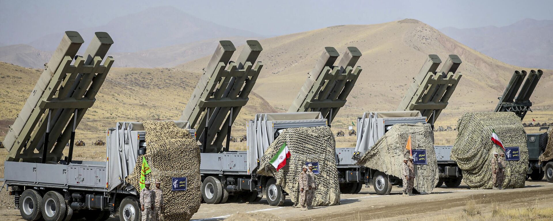 Bức ảnh này do lực lượng mặt đất của Vệ binh Cách mạng cung cấp vào thứ Hai, ngày 17 tháng 10 năm 2022, cho thấy các hệ thống tên lửa đang diễn tập ở tây bắc Iran. - Sputnik Việt Nam, 1920, 02.03.2026