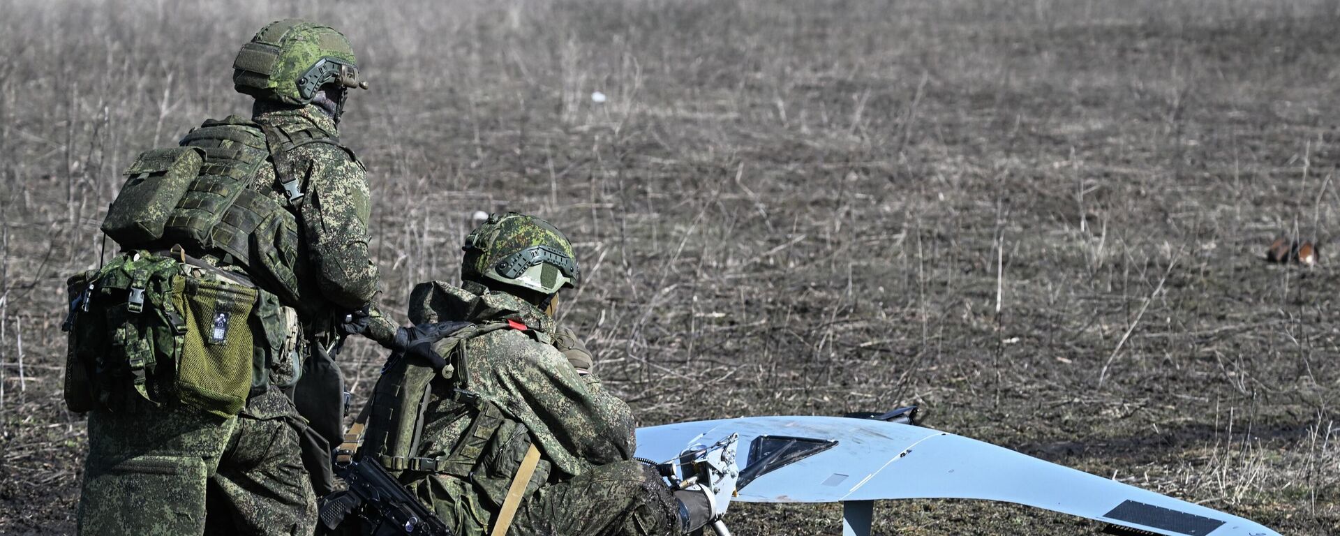 Công tác tác chiến của tổ lái UAV Supercam S350 thuộc cụm quân Trung tâm trên hướng Dnepropetrovsk thuộc Quân khu phía Bắc - Sputnik Việt Nam, 1920, 03.03.2026