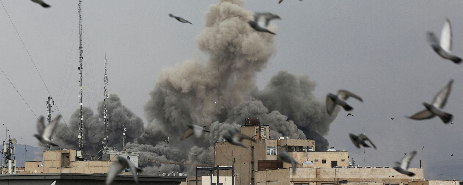 Israel và Mỹ tấn công Iran - Sputnik Việt Nam, 1920, 03.03.2026