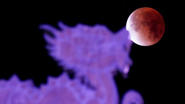 Trăng máu mọc trên cổng chính của thành phố La Chinasca, Mexico - Sputnik Việt Nam