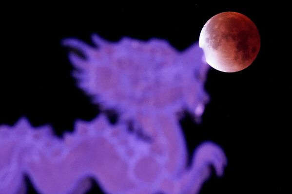 Trăng máu mọc trên cổng chính của thành phố La Chinasca, Mexico - Sputnik Việt Nam