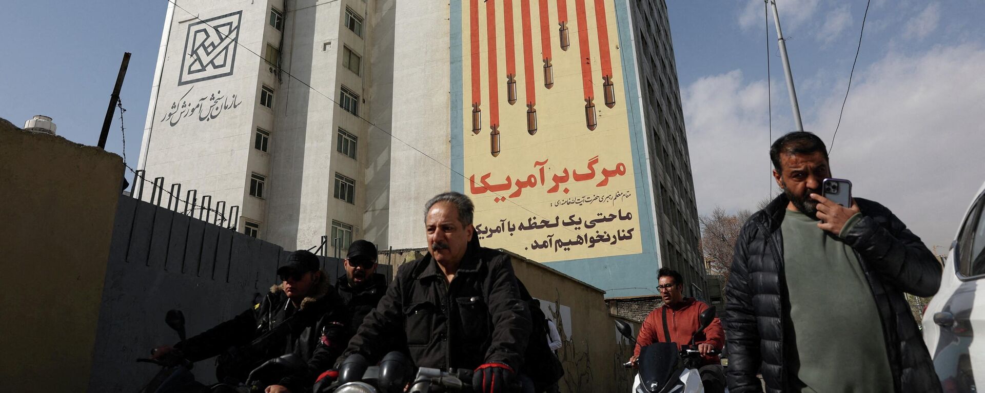 Tình hình ở Tehran sau khi Mỹ và Israel bắt đầu các cuộc tấn công vào Iran. - Sputnik Việt Nam, 1920, 06.03.2026