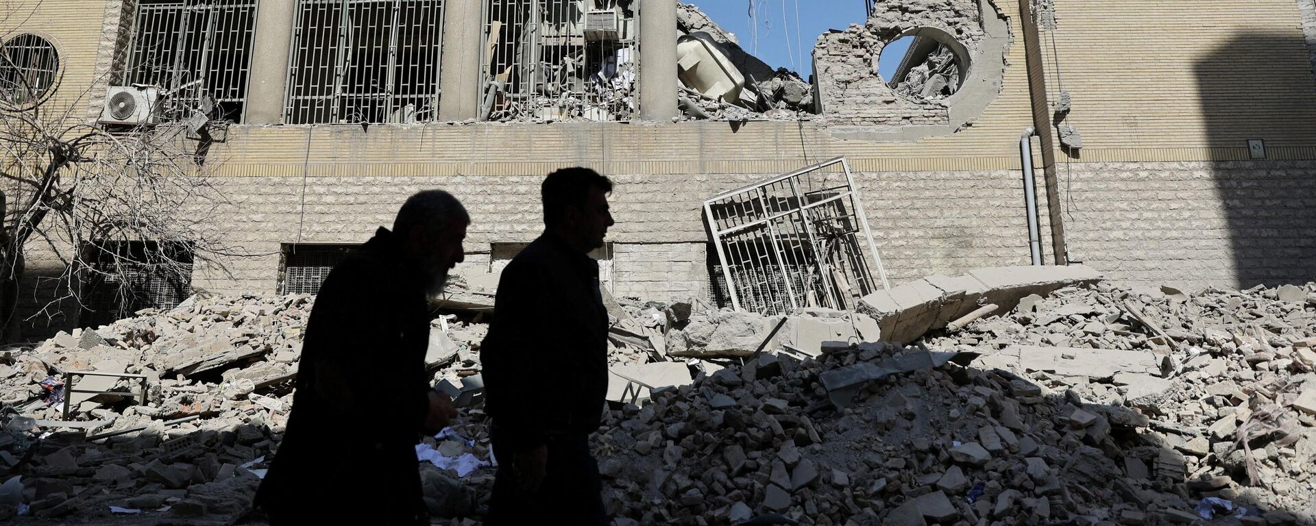 Một tòa nhà bị hư hại ở Tehran, Iran. - Sputnik Việt Nam, 1920, 06.03.2026