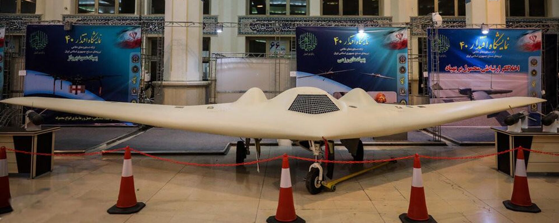 Máy bay không người lái Shahed 171. Hình ảnh này được chụp tại triển lãm quốc phòng Eqtedar 40 ở Tehran. - Sputnik Việt Nam, 1920, 07.03.2026